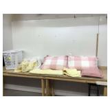 PILLOWS AND BEDDING - BLANKETS BEDDING