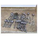ASSORTED FLATWARE - KITCHEN UTENSILS ASSORTED FLATWARE - KITCHEN UTENSILS