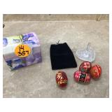 Multiple jewelry storage options Multiple jewelry storage options