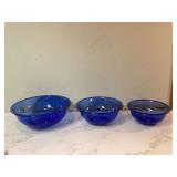 set of three nesting bowls blue Pyrex glass