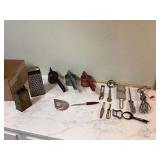 VINTAGE KITCHEN UTENSILS - COLLECTIBLES
