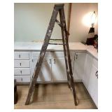 6’ WOODEN STEP LADDER - TOOLS