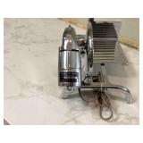 Appliance for slicing food