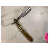 VINTAGE STRAIGHT RAZOR - COLLECTIBLES