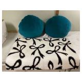 Two throw pillows 21 x 30 rug