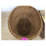 WICKER LAUNDRY BASKET - HOUSEHOLD MISC