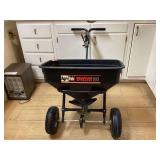 Lawn fertilizer spreader