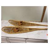 PAIR OF SNOWSHOES