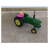 NEW HOLLAND DIE-CAST MODEL TRACTOR