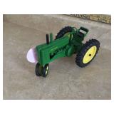 JOHN DEERE DIE CAST MODEL TRACTOR