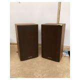 2 REALISTIC SPEAKERS