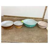 3 vintage Pyrex bowls & 1 pottery bowl