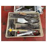 Kitchen utensil organizer tray for drawers