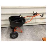 Lawn fertilizer spreader for agriculture