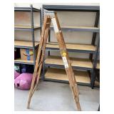 6 WOOD STEP LADDER - TOOLS