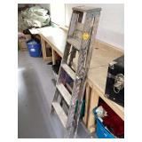 6’ WOODEN STEP LADDER - TOOLS