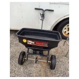 Lawn fertilizer spreader