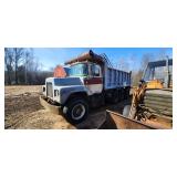 1978 Mac Tri-Axel Dump truck (RUNS) 