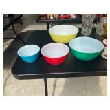 Several Pyrex bowls 
