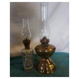 Mini oil lamps (2), with chimneys.