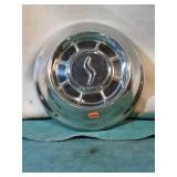 Vintage Studebaker hubcap. (1)