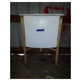 Single wash/rinse tub on wheels with lid.
