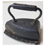 WapakNo. 8 Sad Iron & Trivet