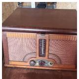 Vintage Motorola Phonograph/Radio Combo