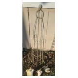 Metal Garden Obelisk + 3 Conch Shells