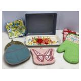 Pioneer Woman Bakeware & Oven Mitts