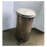 Trash can, step on open,  FrontGate - Italy