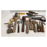 Paint Scrapers, Utility Knives & Tape Measures