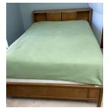 Broyhill Queen Size Bed With Storage headboard