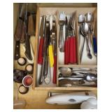 Contents of silverware drawer