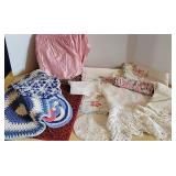 Handmade runners. Doilies+