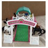 Moose Mountain Toys "Saddle Up" Horse Ranch