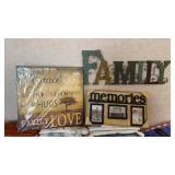 Photo Frames & Wall Hangers