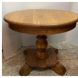 Oak Round Table 25in dia, 20.5in tall