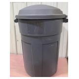Rubbermaid Roughneck 32gal Trash Can & Lid