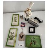 Kitchen dï¿½cor items, clock not tested