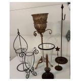 Planter, wreath hangers, dï¿½cor