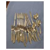 Mixed set of flatware