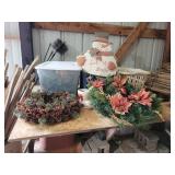 Tote w/Garland, 2 wreaths, snowman
