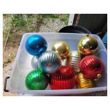 Tote large ornaments & wreath