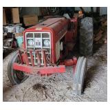 Vintage 1972 IH 464 tractor