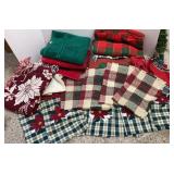 Christmas Table Cloths, Towels & Place Mats