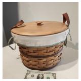Longaberger 2005 Basket with lid