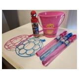 Bubbles, bubble accessories & bucket