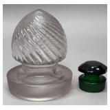 2 ground-glass stoppers