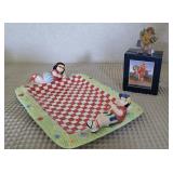 Box Buddies Figure and Kids on Platter